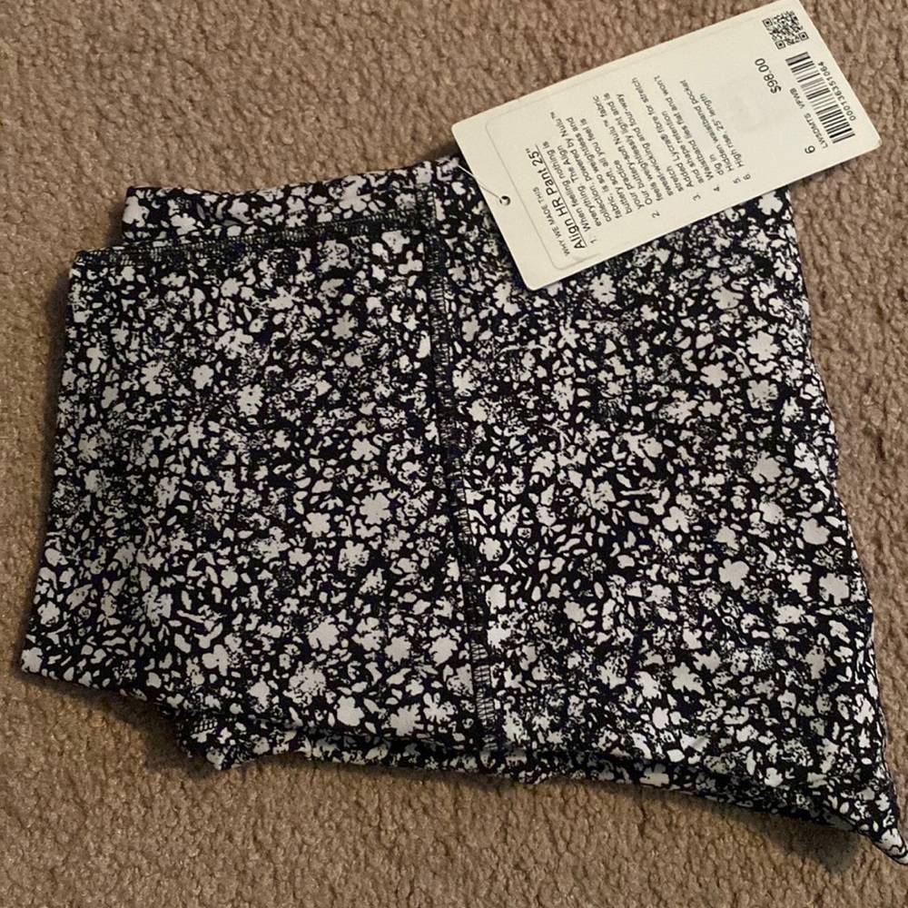 LULULEMON align HR pants 25”. Never worn